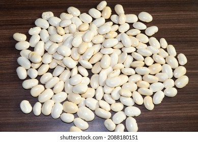 White big beans on the table