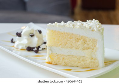 white cake ,vanilla cake ,White chocolate cake