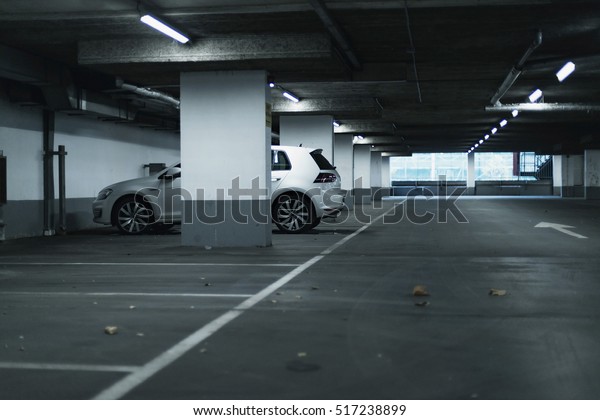 Descubra Camion Blanco Estacionado En Estacionamiento Vacio Imagenes De Stock En Hd Y Millones De Otras Fotos Ilustraciones Y Vectores En Stock Libres De Regalias En La Coleccion De Shutterstock Se Agregan Miles De Imagenes Nuevas De Alta Calidad