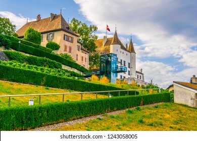 Baumhaus Garten Images Stock Photos Vectors Shutterstock