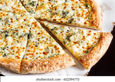 White Cheese Pizza with Spinach