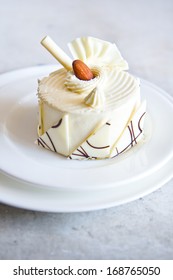 White Chocolate Cake With Almond On Top