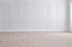 Weißer Klassischer Wandhintergrund, Brauner Parkettboden, Details Zu Den Möbeln, Rahmen Und Vase Der Pflanzen.