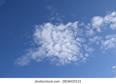 Heart‑shaped white cloud floating in bright blue sky over Hamar, Norway, natural summer light and peaceful atmosphere