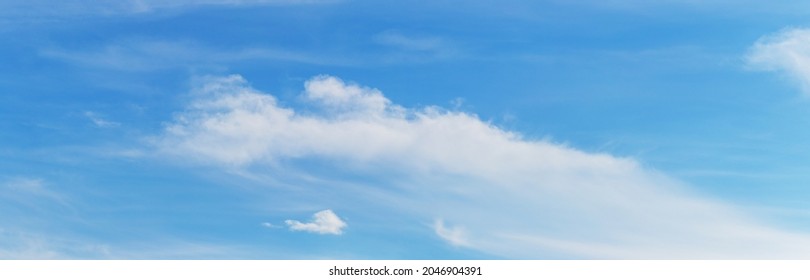 White clouds of indefinite shape in the blue sky