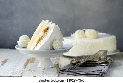 White Coconut Cake With Creamy Cream