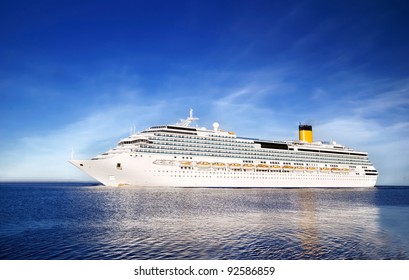 479 Concordia Ship Images, Stock Photos & Vectors | Shutterstock