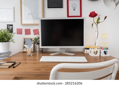 White Desktop Computer In New Modern Office