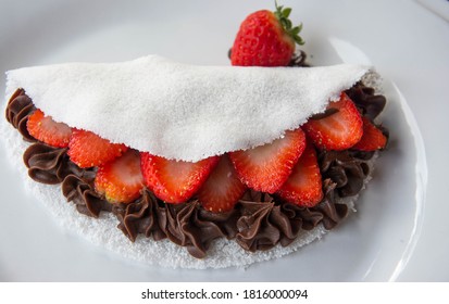 White Dish With Strawberry Tapioca With Chocolate