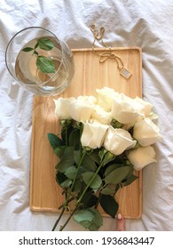 White Fresh Roses On Wood Tray, Brides Morning, Birthday Flowers, Vintage Gold Jewelry, Retro Vase, Leaves In Water, Dozen Roses, Wedding Bouquet, Crispy White Sheets, Bedroom Decor, Flatlay, Home