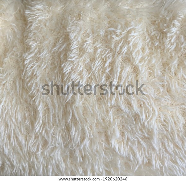 White fur blanket super\
soft