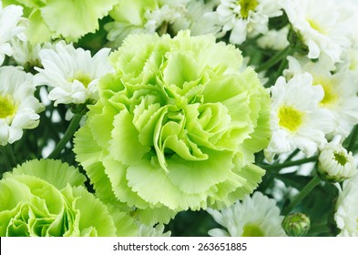 White And Green Flowers Background