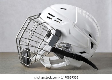 White Hockey Helmet With Iron Mask-hockey Player Mask Side View