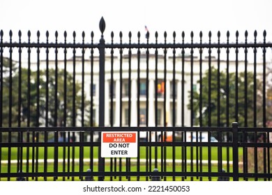 White House Back Garden Iron Fence And Security Warning View, Washington DC, USA