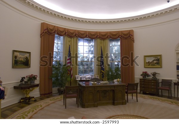 White House Oval\
Office