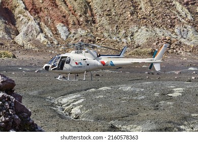 White Island, New Zealand - Circa 2016: Helicopter On White Island Volcano, Rough Volcanic Landscape Visited By Guided Tours. After The 2019 Eruption Claiming Fatalities The Tours Ceased To Be Held