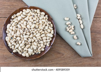 White Kidney Bean On Wooden Background./ White Kidney Bean