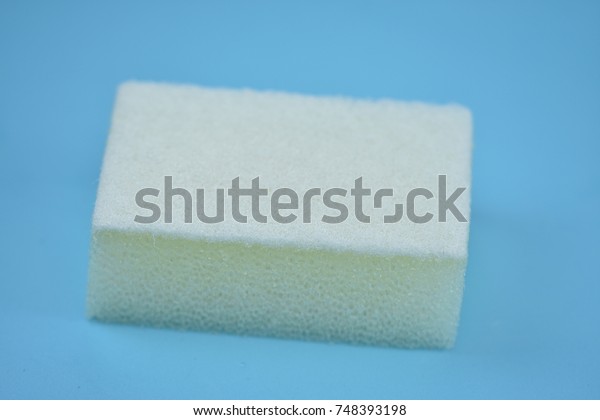 white kitchen sponges