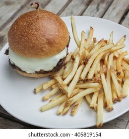 White Label Burger 
Special Blend Of Chick, Brisket,short Rib And Aged Ribeye, Bacon Marmalade, Pickles, Mustard, Mayonnaise, American Cheese, Served With French Fries And Ramp Aioli 