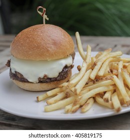 White Label Burger 
Special Blend Of Chick, Brisket,short Rib And Aged Ribeye, Bacon Marmalade, Pickles, Mustard, Mayonnaise, American Cheese, Served With French Fries And Ramp Aioli 