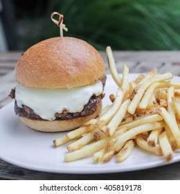 White Label Burger 
Special Blend Of Chick, Brisket,short Rib And Aged Ribeye, Bacon Marmalade, Pickles, Mustard, Mayonnaise, American Cheese, Served With French Fries And Ramp Aioli 