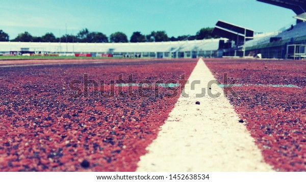 The\
white line divides the track track in the\
field.