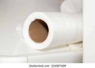 White Microfiber Cloth For Cleaning In Roll.