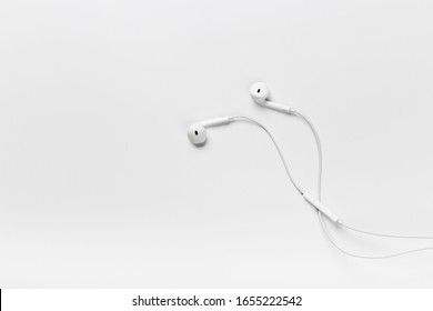 160,711 Earphones white background Images, Stock Photos & Vectors ...