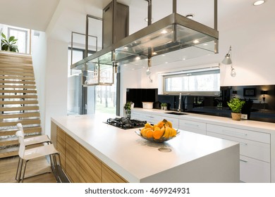 White Modern Kitchen In Spacious Trendy House Design