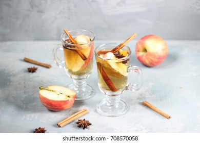 White Mulled Wine With Apple And Cinnamon 