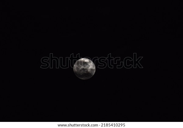 white night moon closes
picture 