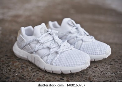 nike huarache nm mens white