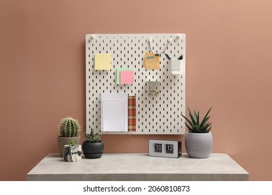 4,135 Hanging sticky notes Stock Photos, Images & Photography ...