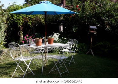 Imagenes Fotos De Stock Y Vectores Sobre Garden Painted Furniture