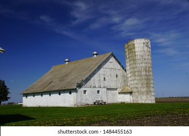 White Painted Wooden Barn Silo Resting Stock Photo 1484455163 ...