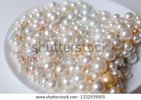 white pearl background