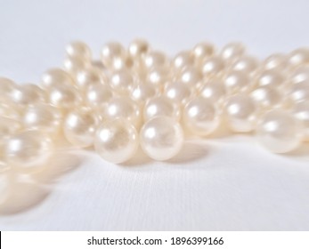 white pearls in motion background