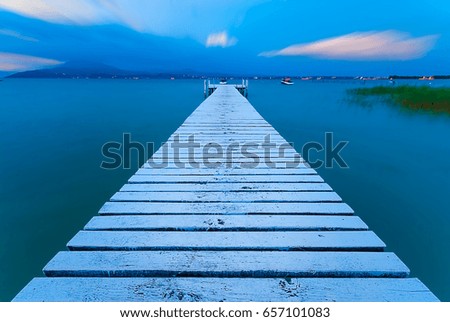 The white pier.