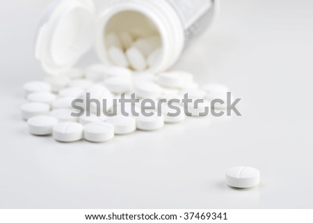white pills on the table