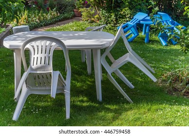 green plastic patio table and chairs