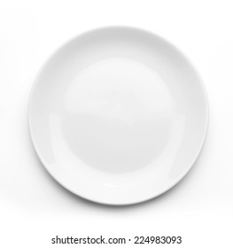 Белая тарелка на белом фоне 