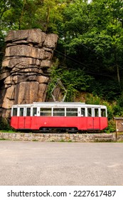 A white and red streetcar under a rock. Podgórzyn, Karkonosze