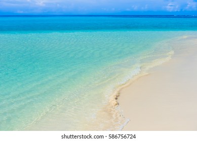 White sandy beach of Maldives, turquoise water, copy space 