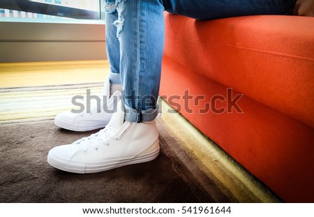 White sneaker shoes wearing with jeans