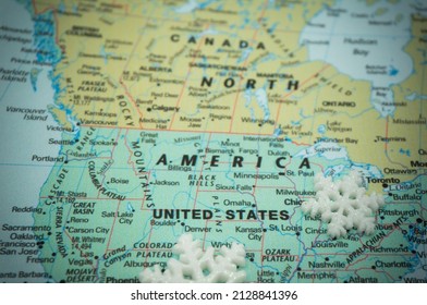 White Snowflakes Are Placed On The Map Of The United States. Selective Focus On Country Name. American Blizzard Weather. America Temperatures Drop. Unusual Climate.