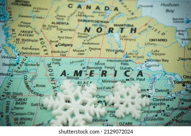 White Snowflakes Are Placed On The Map Of The United States. Selective Focus On Country Name. American Blizzard Weather. America Temperatures Drop. Unusual Climate.