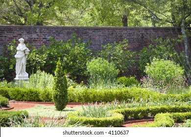 White Statue In Tryon Palace Gardens