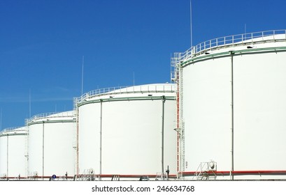 984 Cylindrical Fuel Storage Tank Images, Stock Photos & Vectors 