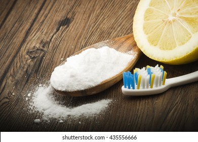 White Teeth With Lemon And Baking Soda 