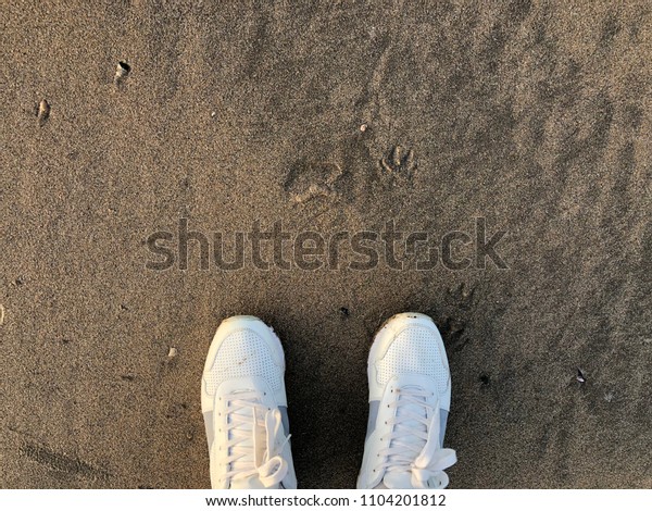 beach tennis shoes